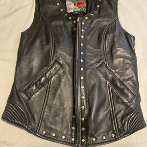 Woman’s black leather vest. Size medium.